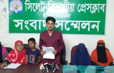 ৩৬নং ওয়ার্ডের কাউন্সিলর হিরন মাহমুদ নিপুর বিরুদ্ধে অসহায় পরিবারের সংবাদ সম্মেলন,,