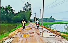 কানাইঘাটে গ্রামীণ জনপদের রাস্তাঘাটের বেহাল দশা : নবনির্বাচিত উপজেলা চেয়ারম্যান বললেন দ্রুত সংস্কারের ঘোষণা 