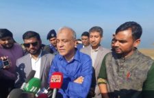 মাটিয়ান হাওর পরিদর্শনে কৃষি ও স্বরাষ্ট্র উপদেষ্টা কলেজের সমস্যার জন্য রাস্তায় নামার প্রয়োজন নেই