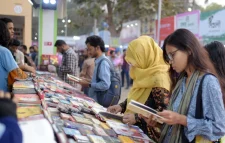 ঢাকার সোহরাওয়ার্দী উদ্যানে এবারের বইমেলার নিরাপত্তা পরিস্থিতি পর্যবেক্ষণ  ঢাকা মহানগর পুলিশ (ডিএমপি) কমিশনার শেখ মো. সাজ্জাত আলী