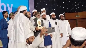 চীন মৈত্রী আন্তর্জাতিক সম্মেলন কেন্দ্রে অনুষ্ঠিত হয় কওমী উদ্যোক্তা সম্মেলন:  অনুষ্ঠানে নারী সাংবাদিককে প্রবেশে বাধা, আসলে কী ঘটেছিল?