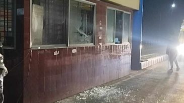সুরমা ব্রিজের টোল প্লাজায় ভাংচুর করেছে ছাত্র সমন্বয়করা।