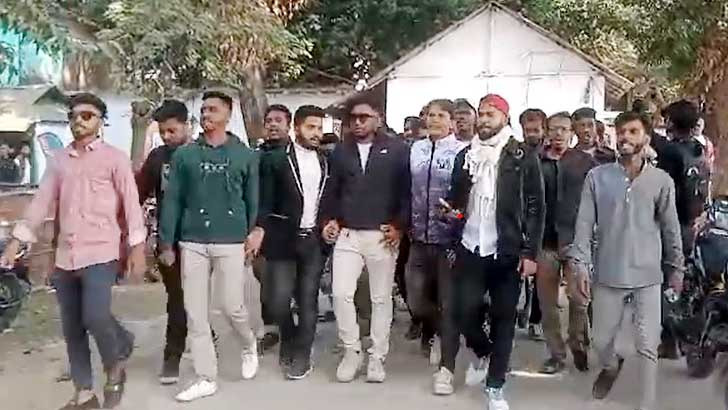 ফসল রক্ষা বাঁধে অনিয়মের প্রতিবাদ করায় ছাত্রদেরকে হামলা “ইউএনও বললেন বিএনপি – ছাত্রদলের কথাকাটাকাটি ওসি বললেন ব্যানার নিয়ে গেছে”