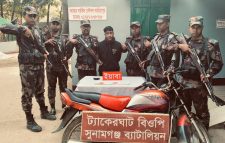 ইউপি সদস্যের ভাই ইয়াবার চালানসহ সীমান্তে আটক