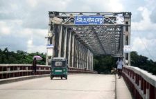 লামাকাজী সেতুর টোল আদায় বন্ধে: পরিবহন শ্রমিক ঐক্য পরিষদের কর্মবিরতি