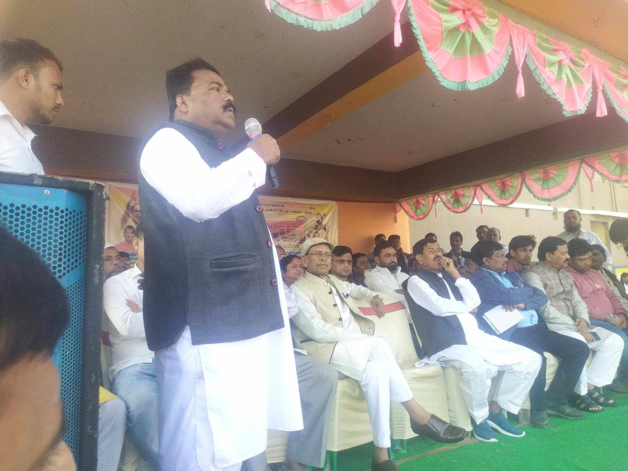 মগরাহাট পশ্চিমে কংগ্রেস এর ১০, ও আই এস এফ চার বামফ্রন্ট এর এক সদস্য তৃনমূল কংগ্রেসে যোগদান