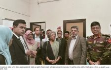 ওসমানী হাসপাতালে উপদেষ্টা শারমীন এস মুরশিদ  ওয়ান-স্টপ ক্রাইসিস সেন্টারকে গতিশীল করতে সমস্যা  চিহ্নিত করে  এক সপ্তাহের মধ্যে প্রতিবেদন দেওয়া নির্দেশ