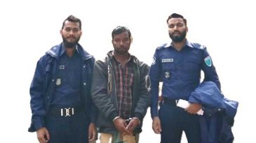 রান্নাঘর  রক্ষিত  বিদেশি মদ  সীমান্তের  মাদক রেজাইল  পুলিশের খাঁচায়