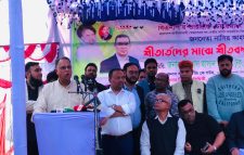 মৌলভীবাজারে ২ হাজার শীতার্ত গরীব-দুঃখী মানুষের মাঝে কম্বল বিতরণ করা হয়েছে। অন্তবর্তী সরকার জাতীয় নির্বাচন করে স্থানীয় নির্বাচন করে না: সাবেক মন্ত্রী টুকু