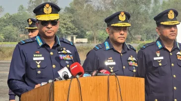 রানওয়ে সম্প্রসারণ ও আনুষঙ্গিক উন্নয়নে অর্থ পেলে এক বছরের মধ্যে বগুড়া বিমানবন্দরে বাণিজ্যিক উড়োজাহাজ চালু সম্ভব: বিমানবাহিনী প্রধান