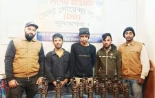সুনামগঞ্জে বিদেশি মদসহ তিন মাদক ব্যবসায়ী আটক