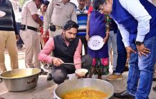 পশ্চিম বাংলা সরকারের আবাস যোজনার ঘর ও ইস্কুলের মিড ডে মিল্ক দেখতে অভিযান বাঁকুড়ার ডি এমের