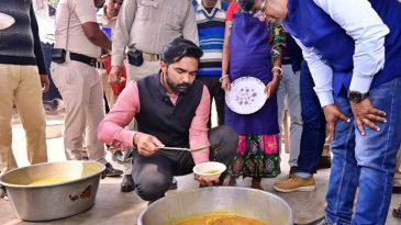 পশ্চিম বাংলা সরকারের আবাস যোজনার ঘর ও ইস্কুলের মিড ডে মিল্ক দেখতে অভিযান বাঁকুড়ার ডি এমের