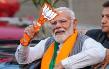 দিল্লিতে জয়ের সুবাস পাচ্ছে বিজেপি