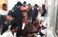 সাবেক মুক্তিযুদ্ধ বিষয়কমন্ত্রী আ ক ম মোজাম্মেল হকের বাসায় হামলা ও ভাঙচুর