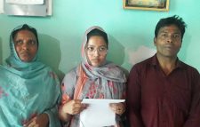 গোবিন্দগঞ্জে সার্টিফিকেট জালিয়াতির বিষয়ে ভুক্তভোগী ছাত্রীর সংবাদ সম্মেলনে