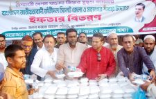 সিলেট জেলা ও মহানগরের তাঁতীদলের ইফতার বিতরণ