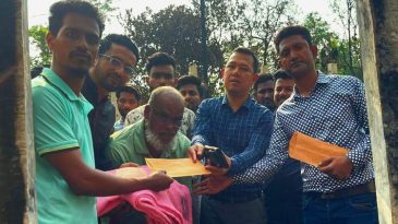 কুমিল্লায় অগ্নিকাণ্ডে ক্ষতিগ্রস্ত পরিবারের পাশে উপজেলা প্রশাসন