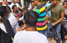 জেলা প্রশাসকের প্রস্তুতি সভায় দুই পক্ষের হাতাহাতি