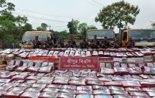 জৈন্তাপুর সীমান্তে সিলেট ব্যাটালিয়ন (৪৮ বিজিবি)’র অভিযানে বিপুল পরিমান ভারতীয় চোরাচালান পন্য আটক, বাজার মূল্য অন্তত ৬ কোটি টাকা।