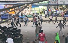 ইজারাদারদের সঙ্গে হকারদের সংঘর্ষ, আহত ২০