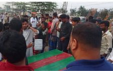 মোটরসাইকেলে ভ্যানের সংঘর্ষ, ছিটকে পড়ে বাস চাপায় যুবকের মৃত্যু
