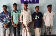নওগাঁর পোরশায়  পাঁচ মাতালকে জরিমানা
