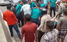 ব্যাটারিচালিত রিকশা বন্ধে চালকদের বিক্ষোভ