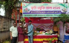 জৈন্তাপুর কৃষি মেলায় চকলেট রঙের ‘অগ্নিশর কলা’: ব্যতিক্রমী কলা চাষে আলোচনায় কৃষক মো: আব্দুশ শুকুর