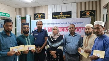 জৈন্তাপুরে জুলাই যোদ্ধাদের মাঝে চেক ও স্বাস্থ্য কার্ড বিতরণ