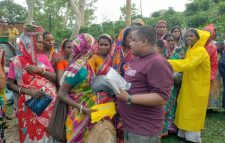 ব্যতিক্রমী উদ্যোগ নিয়ে চা শ্রমিকের পাশে দাঁড়ালেন মাহবুব হাসান সাচ্চু