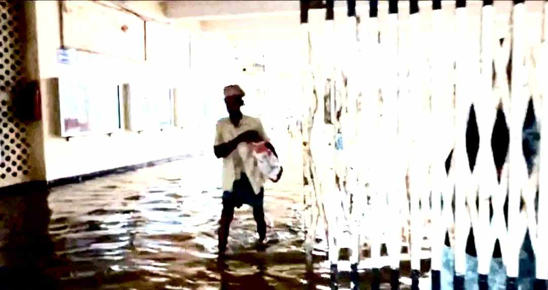 সিলেটের গোলাপগঞ্জ বাজারে জলাবদ্ধতা নিরসনে  পানি দেখার কেউ নেই 