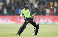 দুবাই-আবুধাবি ঘুরে ফাইনালের ১০ মিনিট আগে পাকিস্তানে নেমে চ্যাম্পিয়ন রাজা
