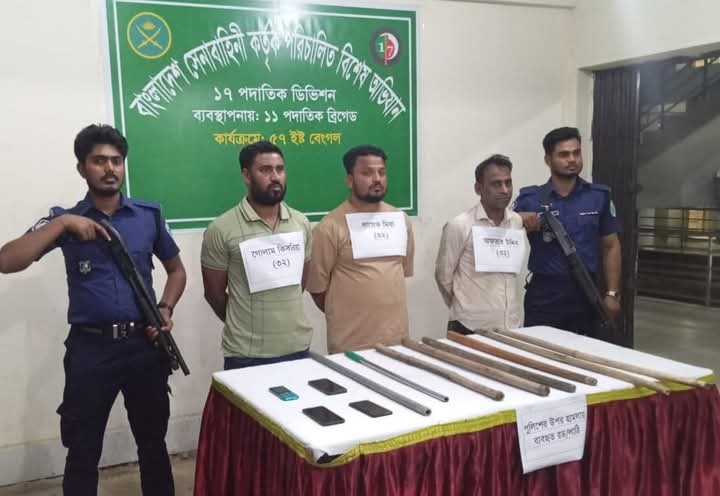 ছাতকের জাতুয়া গ্রামে দু’পক্ষের সং*ঘ*র্ষ  ঘটনাস্থল থেকে আটক ৩ জন