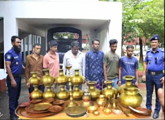 বড়লেখায় মন্দিরে চুরির রহস্য উদঘাটন ৬ চোর গ্রেফতার, চোরাই মালামাল উদ্ধার
