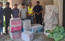লক্ষাধিক টাকার ভারতীয় চোরাই পন্য জব্দ, কাভার্ড ভ্যানসহ আটক – ৩
