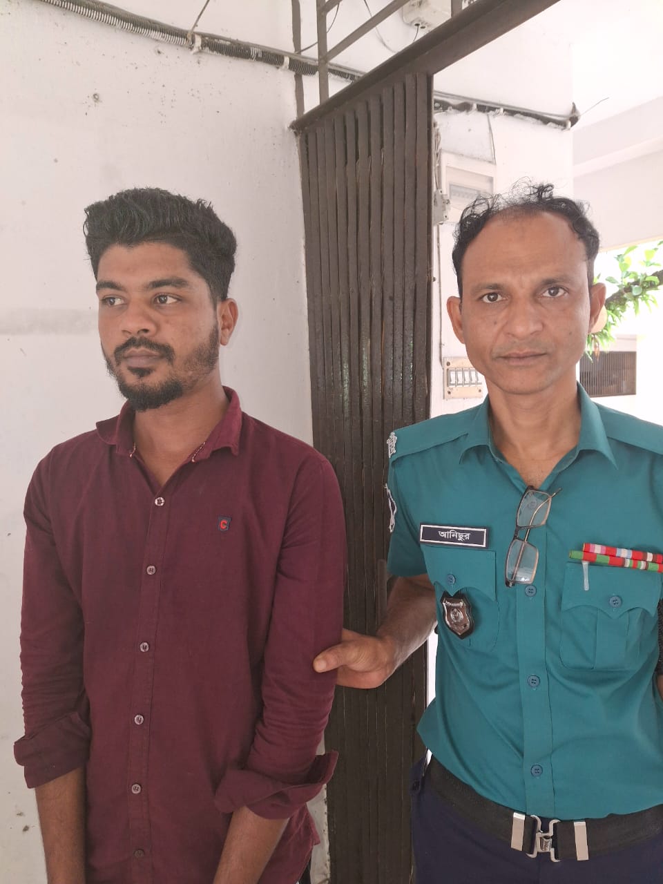 একি পরিবারে পরপর দুটি মটরসাইকেল চুরি  রাত জেগে চলছে নিজ বাড়ি পাহারা। বেড়েছে পুলিশ নজরদারি ।। আটক ২ । তদন্তের ধীরগতি 