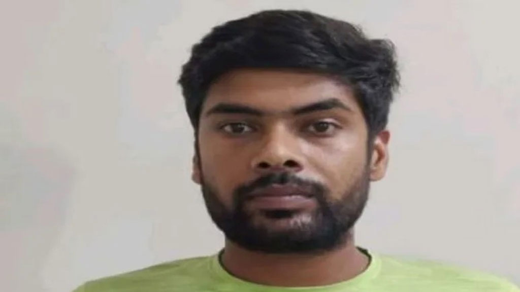 গুপ্তচরবৃত্তির অভিযোগে ভারতীয় নৌ কর্মকর্তা আটক