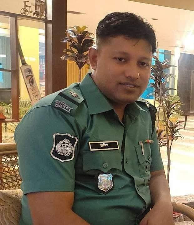 জড়িতপুলিশ কর্মকর্তা  সাময়িক বরখাস্ত।। সময় নিয়ে মতানৈক্য।   জুলাই যোদ্ধা চা বিক্রেতাকে  পুলিশী নির্যাতনে  ক্ষোভের আগুন জ্বলছে সিলেটবাসীর মনে