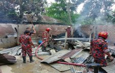 রাজশাহীর পুঠিয়ায় বিএনপি নেতার বিরুদ্ধে সেনাসদস্যের বাড়িতে হামলা-আগুন দেওয়ার অভিযোগ