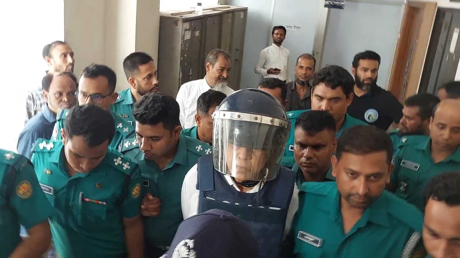 কাঠগড়ায় সাবেক প্রধান নির্বাচন কমিশনারের এক ঘণ্টা