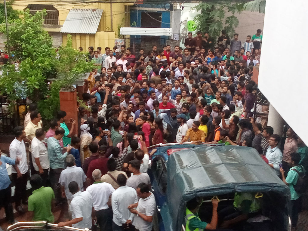 পুলিশ কমিশনারকে অপসারণে ফের ২৪ ঘণ্টার আলটিমেটাম, না মানলে সব থানা ঘেরাও