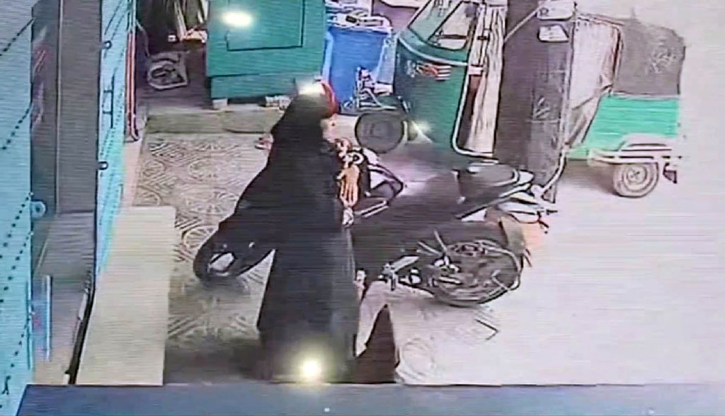হাসপাতাল থেকে চুরি হওয়া নবজাতক ৮ ঘণ্টা পর উদ্ধার, নারী আটক