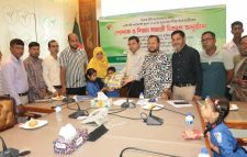 শিক্ষার্থীদের মাঝে পোশাক ও শিক্ষাসামগ্রী বিতরণ করেছে সিসিক
