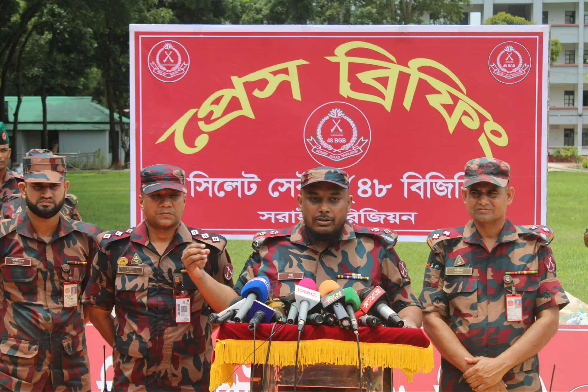 ৪৮ বিজিবির ব্রিফিং: সিলেটে কোটি টাকার চোরাচালান জব্দ