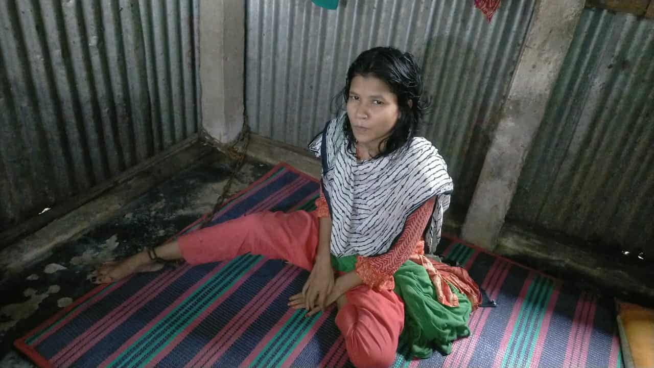জুড়ীর এক সময়ের মেধাবী ছাত্রী মাহমুদা আট বছর ধরে শিকল বন্দী,