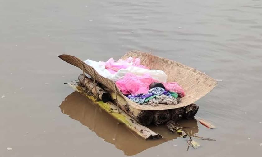 ভারত থেকে কুড়িগ্রামের নদীতে ভেসে এলো সাপে কাটা মরদেহ, সঙ্গে চিরকুট
