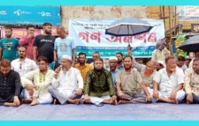 পাথর কোয়ারি সচলের দাবিতে আ’ন্দো’ল’ন চলমান, পরিবহন ধর্মঘট স্থগিত