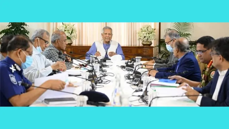 আইন-শৃঙ্খলা বাহিনীর সঙ্গে প্রধান উপদেষ্টার বৈঠক