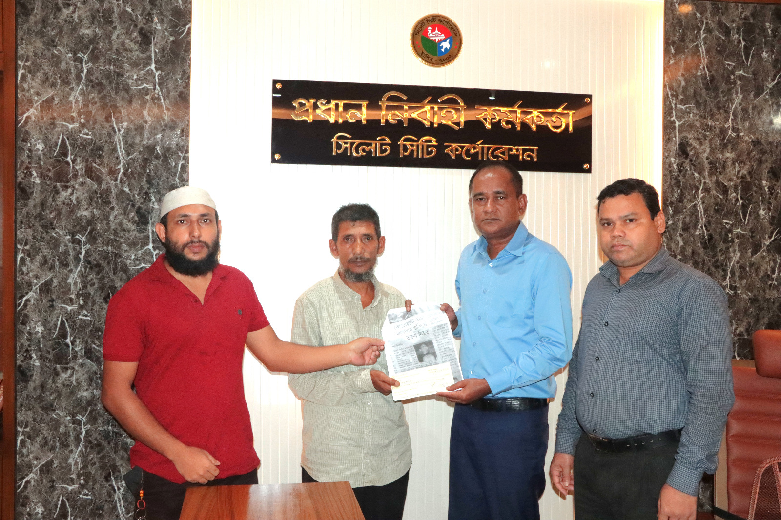 বৈষম্যবিরোধী  গণঅভ্যুত্থানে  আলী আমজাদের ঘড়ির পাশে শহীদ  হওয়া পাবেলের পরিবার পেলো সিসিকের অনুদান